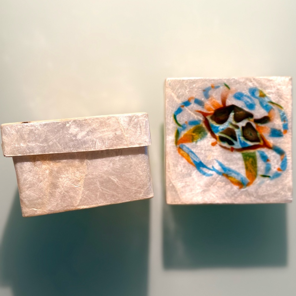 Capiz shell box made in the Philippines, airbrushed by hand. Adorable!